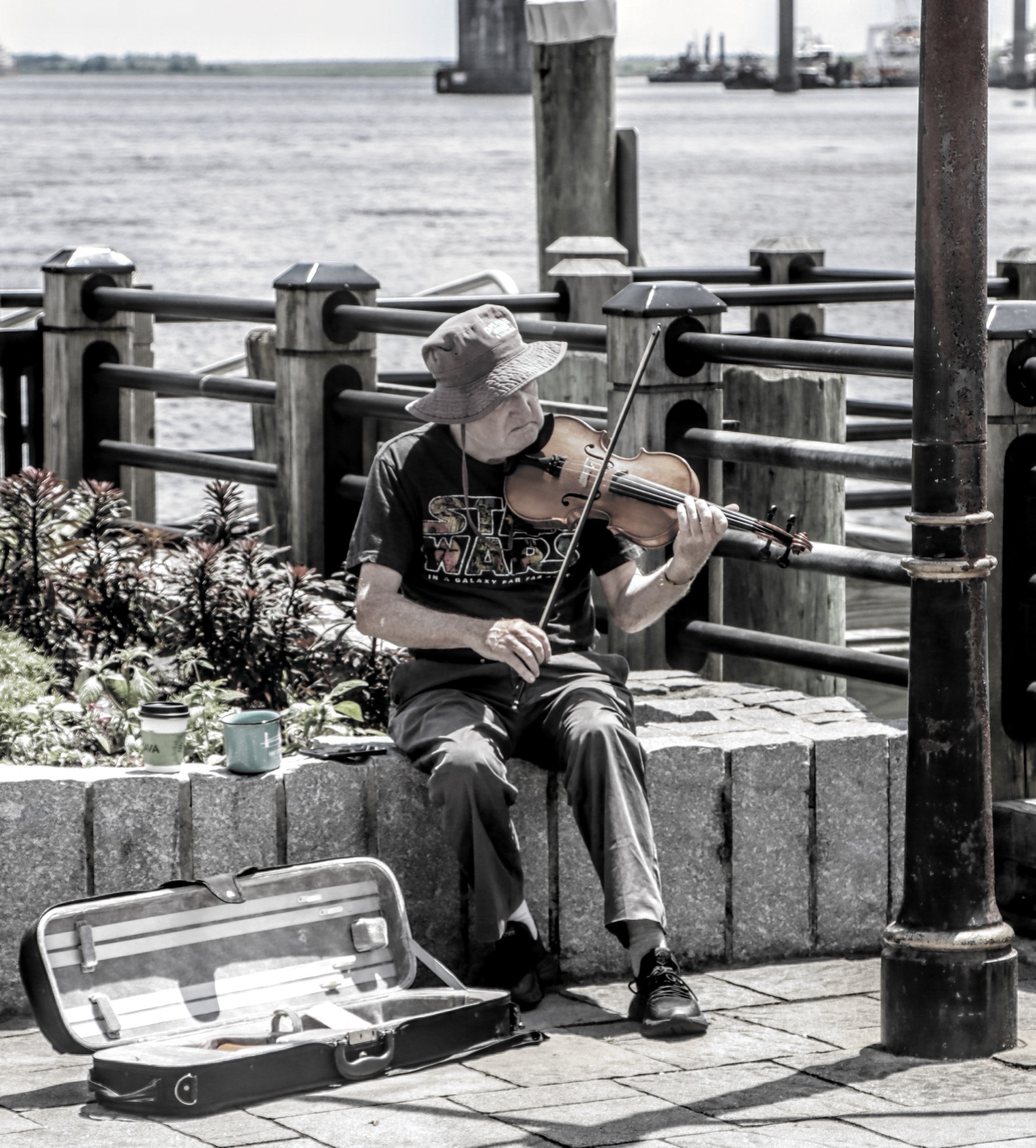 Candid — photograph 05 of 13